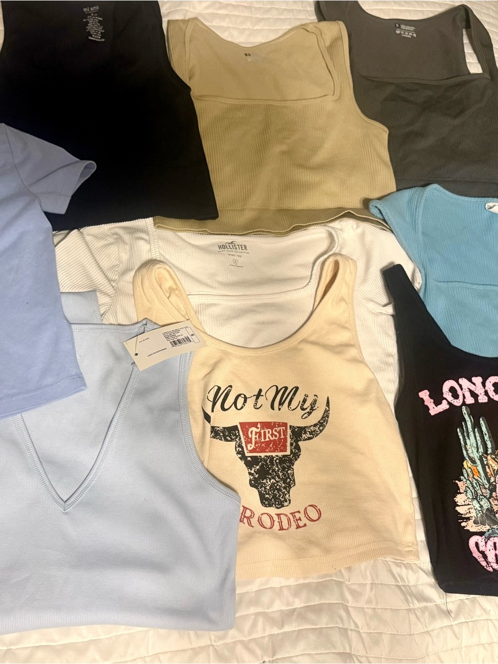 Hollister Tank & Graphic Tee Bundle - Light Blue, Cream, White, Black - Picture 5 of 10